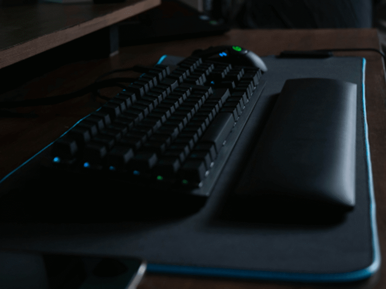 Schreibtischregal – Oakywood geformte Höhe für modernen Fokus